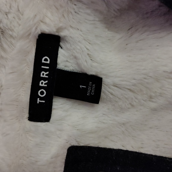 NWOT Torrid fur lined anorak winter coat - Picture 2 of 7